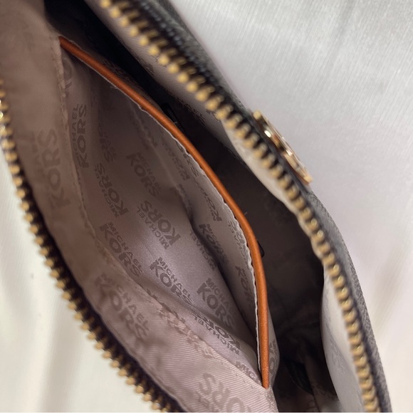 Michael Kors Women’s Small Clutch/Bag - Picture 11 of 17